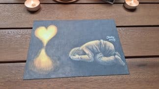 Getragen in den dunkelsten Tagen (Postkarte A5)